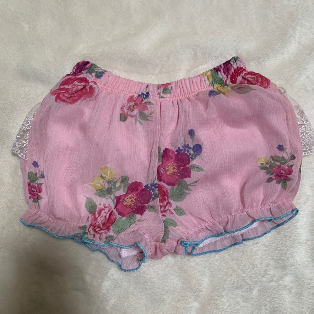 Twirls & twigs floral shorts